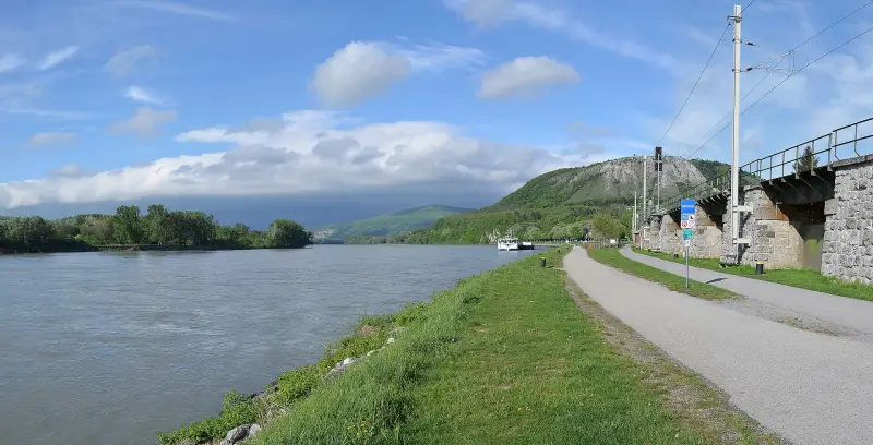 Treppelweg an der Donau bei Hainburg